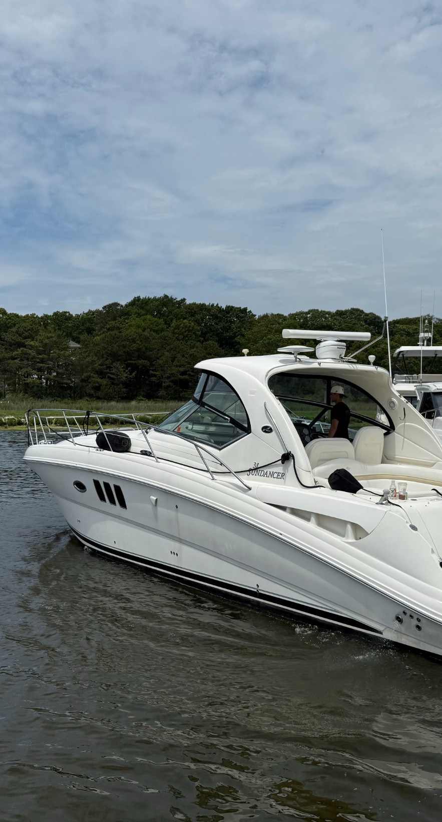 Sea Ray Sundancer cruising the North Shore of Long Island